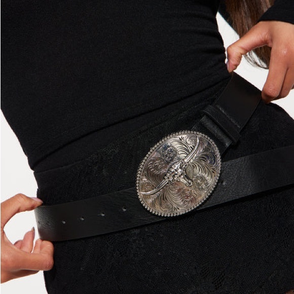 •Tease at the Waist• Flirty Longhorn Faux Leather Statement Belt - Picture 2 of 3